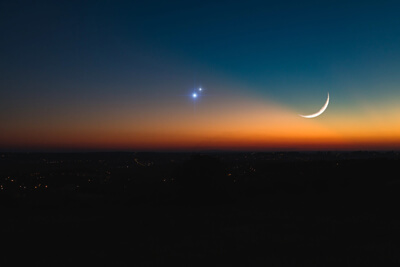 The light of Venus is light from Venus funnelled through a telescope and captured in water